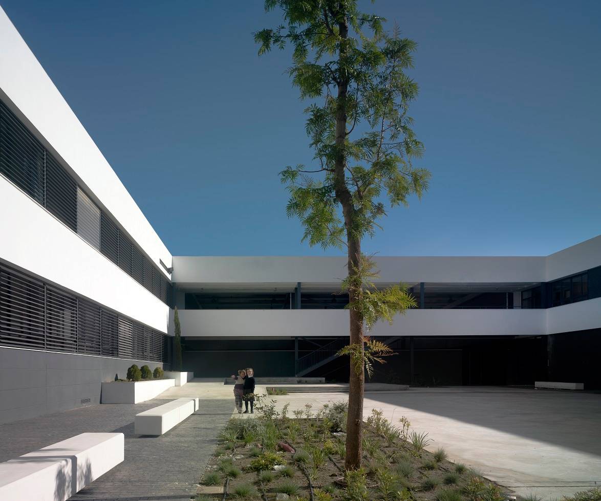 Ventanas de aulas de colegio